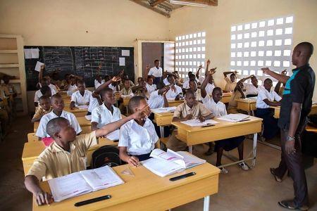 Angola : l’État mise sur le numérique et la cantine pour transformer son école