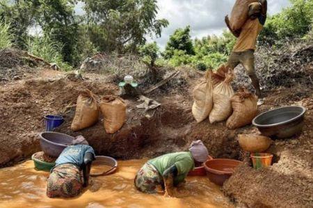 Carte du pouvoir : à qui profite l’orpaillage illégal en Côte d’Ivoire ?