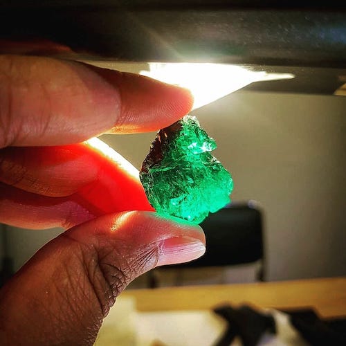 1emerald rough from kagem mine 1