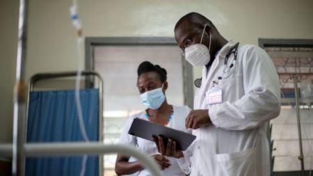 Au Sénégal, l’État veut rapprocher les jeunes professionnels de santé d’un emploi