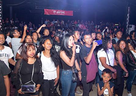 24663 Foule