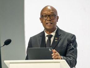 minerais-critiques-pretoria-tend-la-main-a-washington-sur-fond-de-tensions-diplomatiques