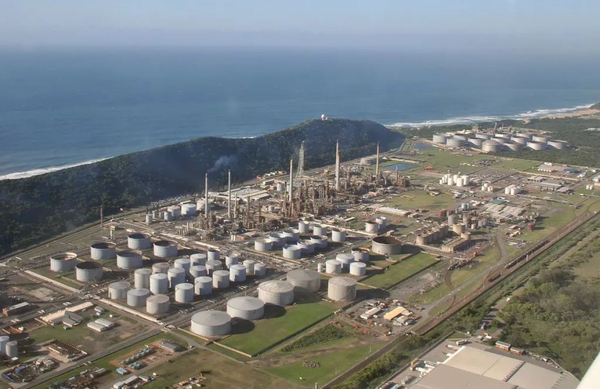 Raffinage de p&eacute;trole : l'Afrique du Sud veut tripler ses capacit&eacute;s en relan&ccedil;ant un site ferm&eacute; en 2022