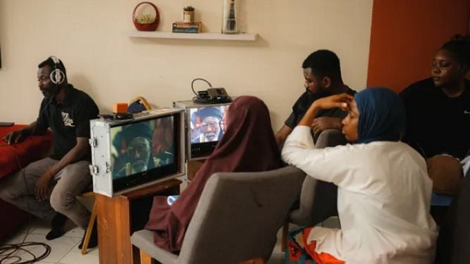 nollywood-daddy-bear-explore-le-cinema-communautaire-face-au-streaming-et-aux-salles
