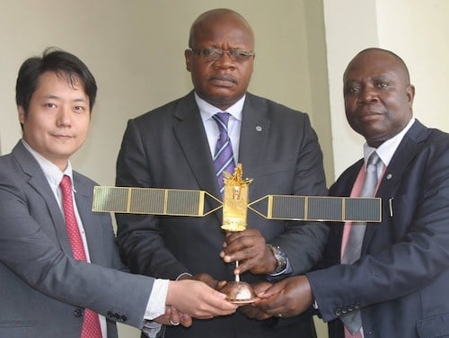 M. Shao Xu Project manager de China Great Wall Industry Corporation. M. Thoma Luhaka Losendjola vice Premier Ministre en charge des PT NTIC. M. Richard Achinda ADG du RENATELSAT juin 2015